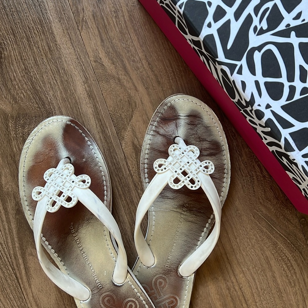 DVF Diane Von Furstenberg Vintage White Flip-Flops